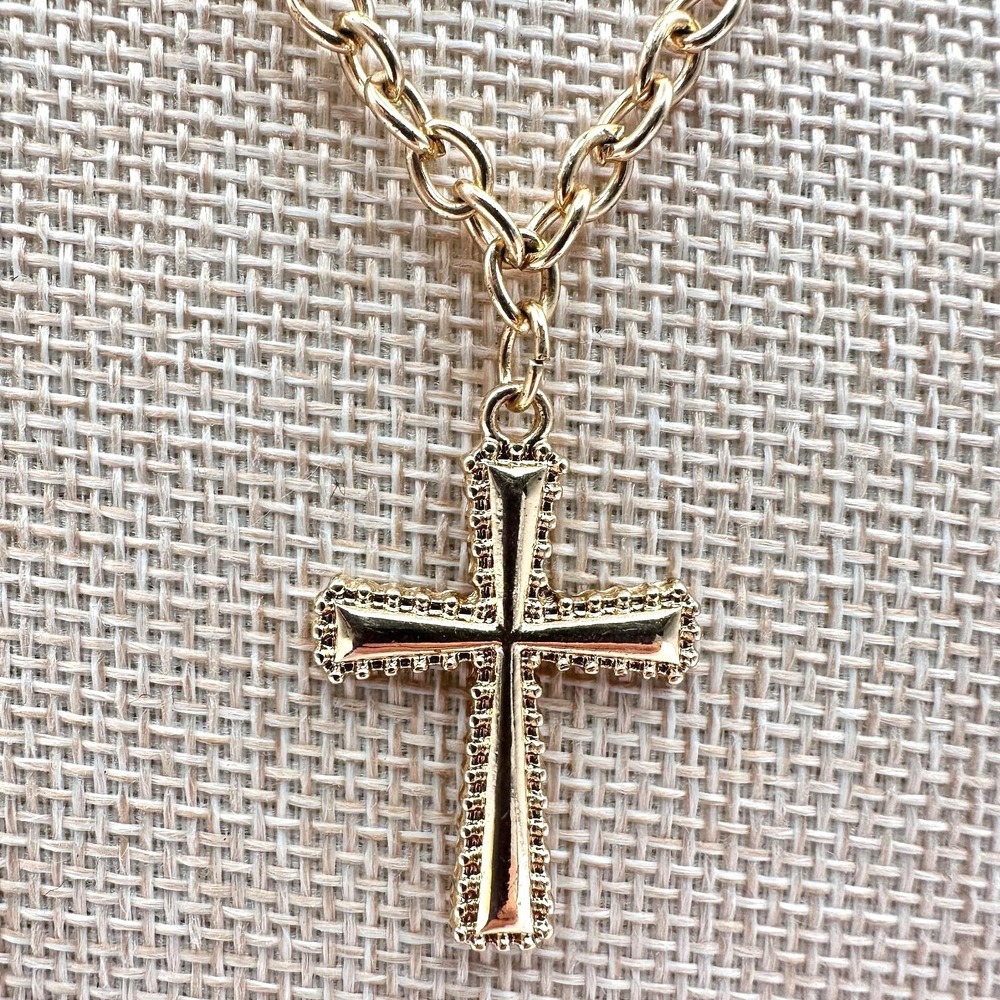 Vintage 80s Gold Tone Cross Pendant‎ Necklace Chunky Chain Statement Jewelry Y2K